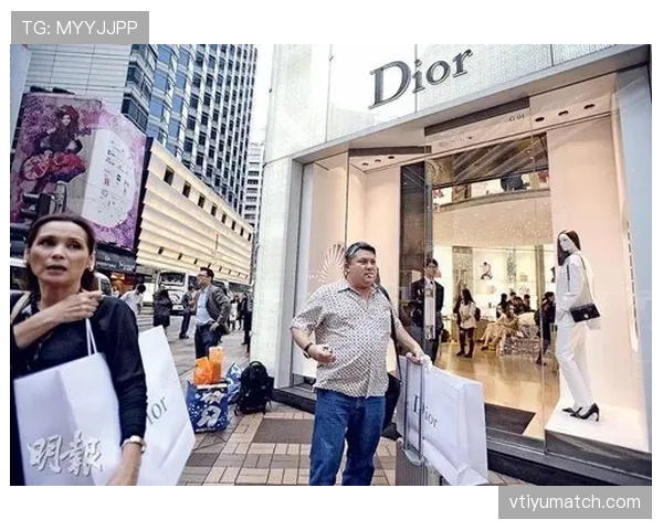 施洋训练完直接去奢侈品店刷脸提包，这日子谁顶得住啊